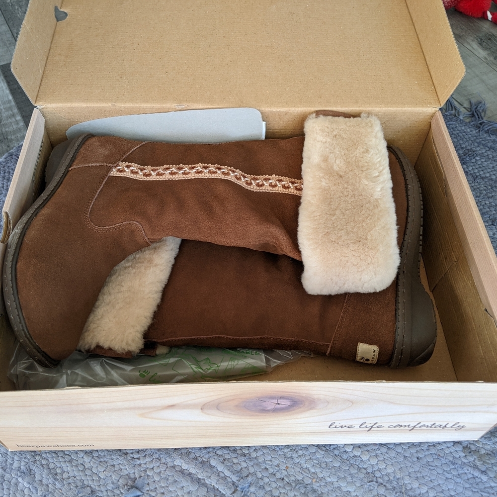 Bearpaw winter boots Size 6